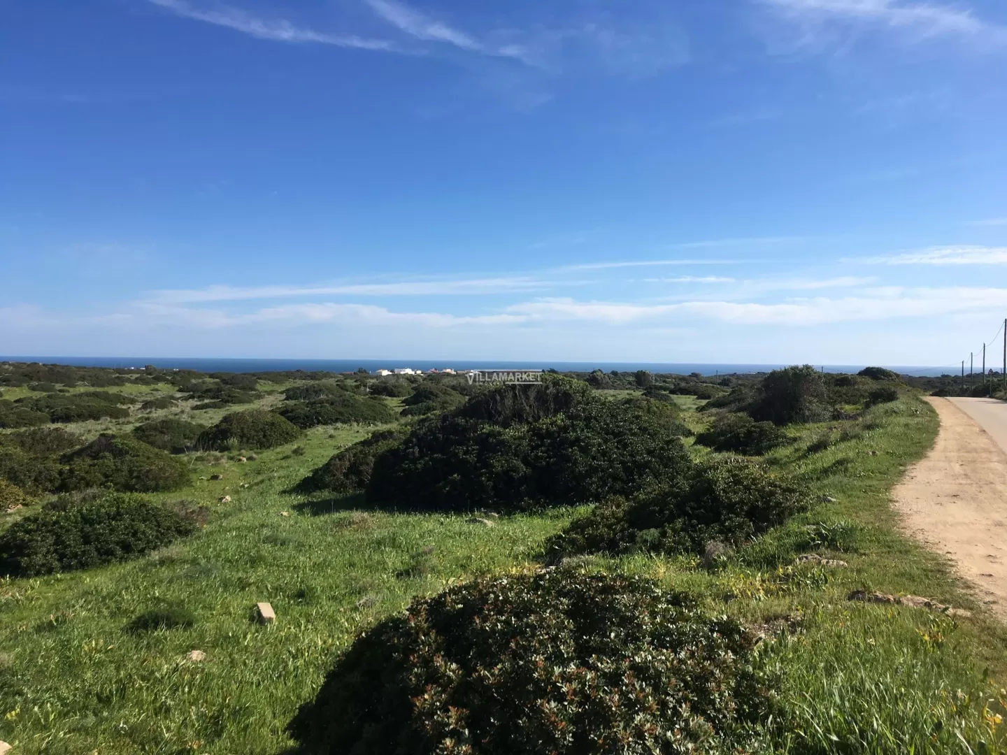 Conjunto de 2 Terrenos rústicos totalizando uma área com 9440 m2 situados a 2,5 kms da Praia da Ingrina