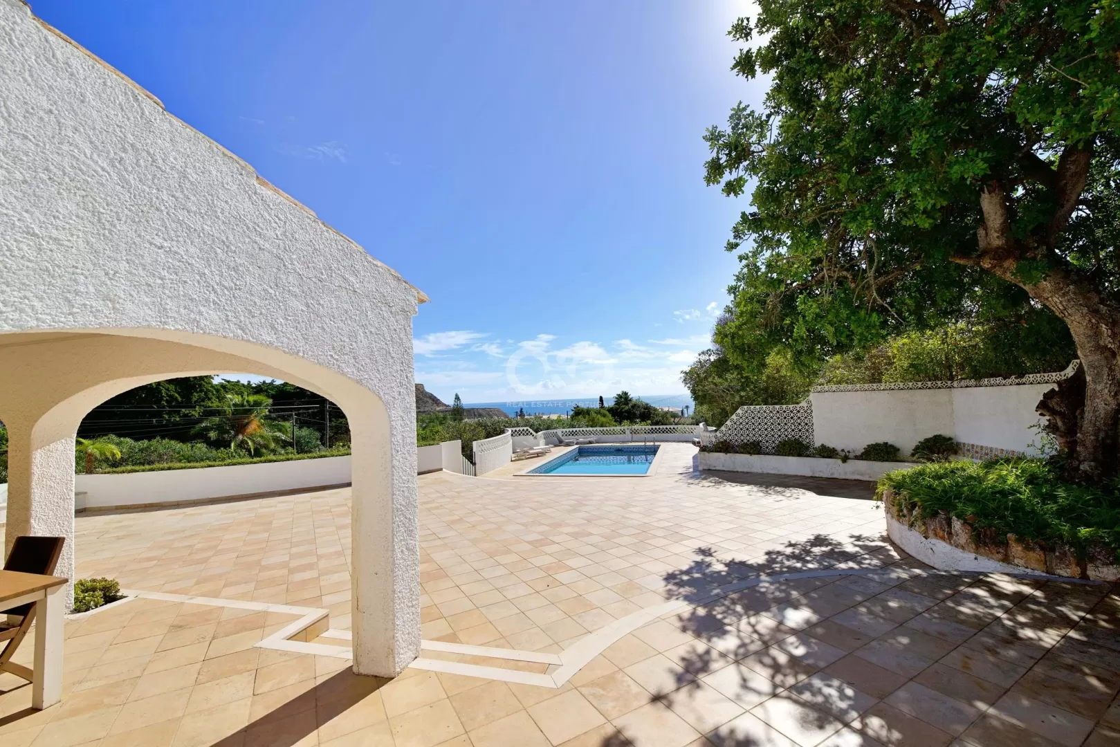 Propriedade excepcionalmente única com vista para o mar e anexo contemporâneo de 130m2