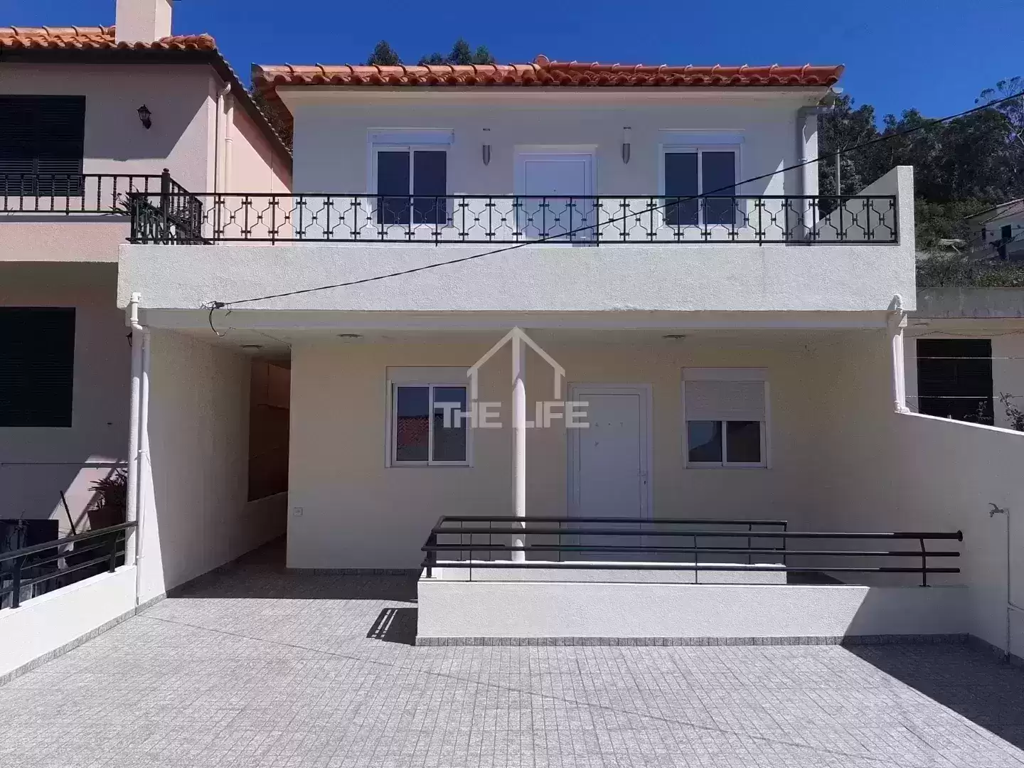 MORADIA T3 com vista mar, barbecue e terreno para venda em Estreito de Cãmara de Lobos, Ilha da Madeira