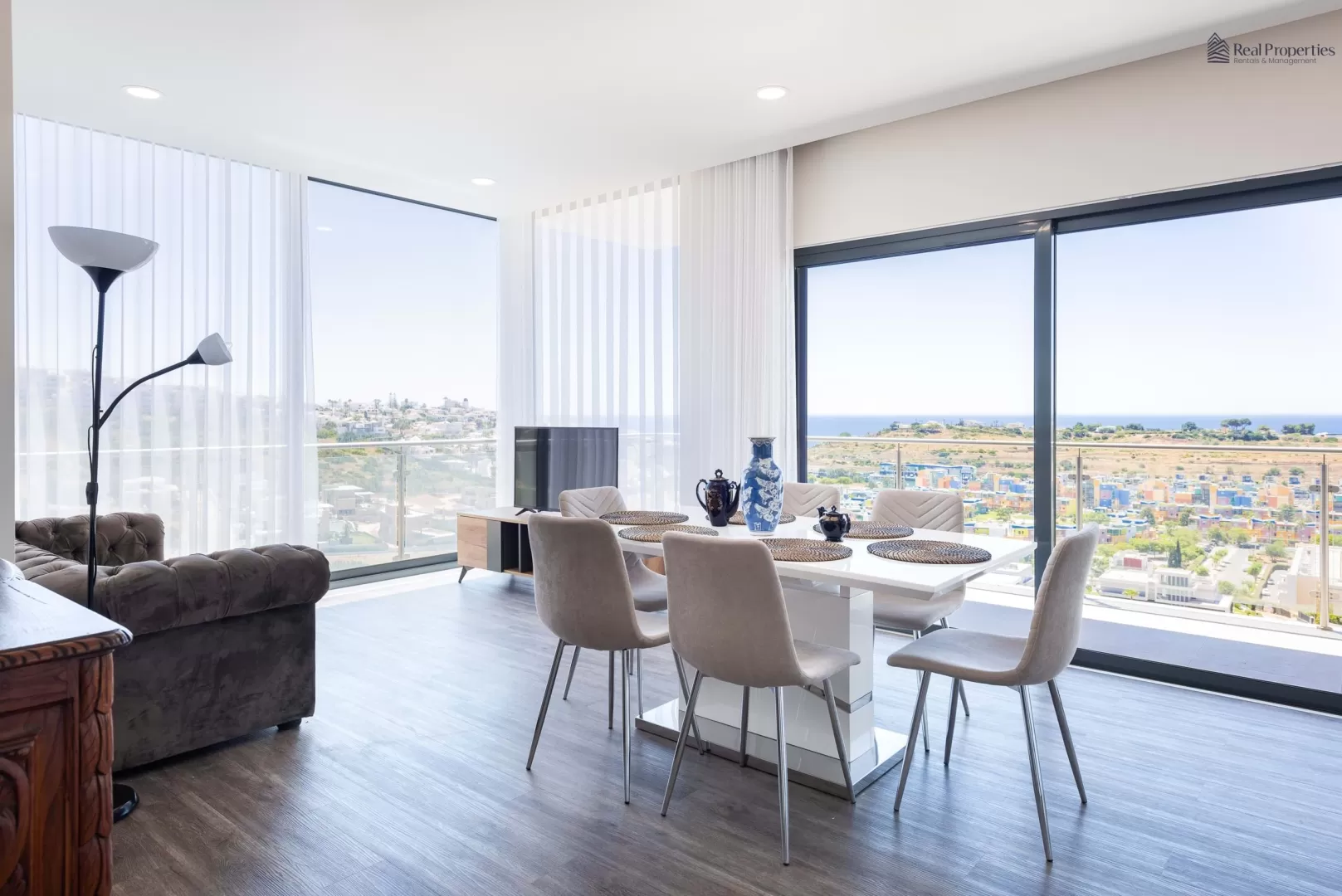 Apartamento Moderno e Elegante de 3 Quartos com Vista Mar em Albufeira