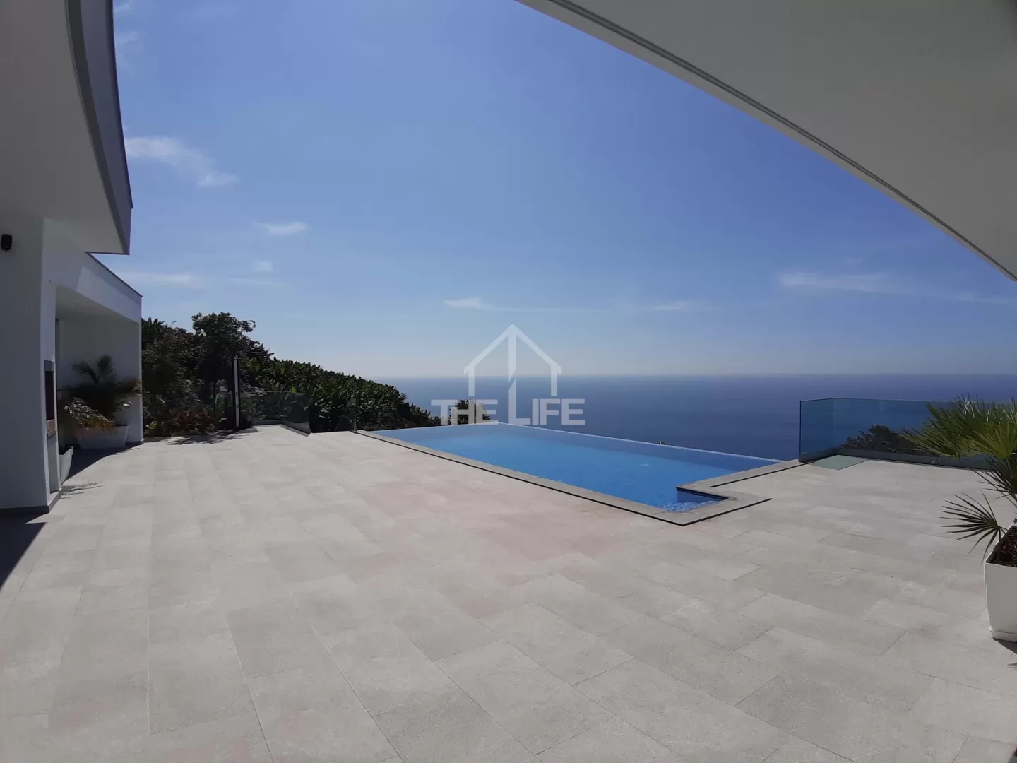 Fantástica moradia T3 com piscina infinita evista mar a 180º para venda na Calheta, Ilha da Madeira