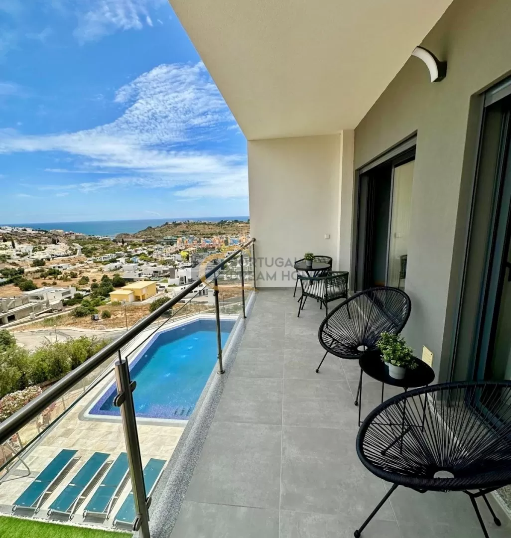 Apartamento T0+1 com vista mar, em condominio com piscina e garagem 