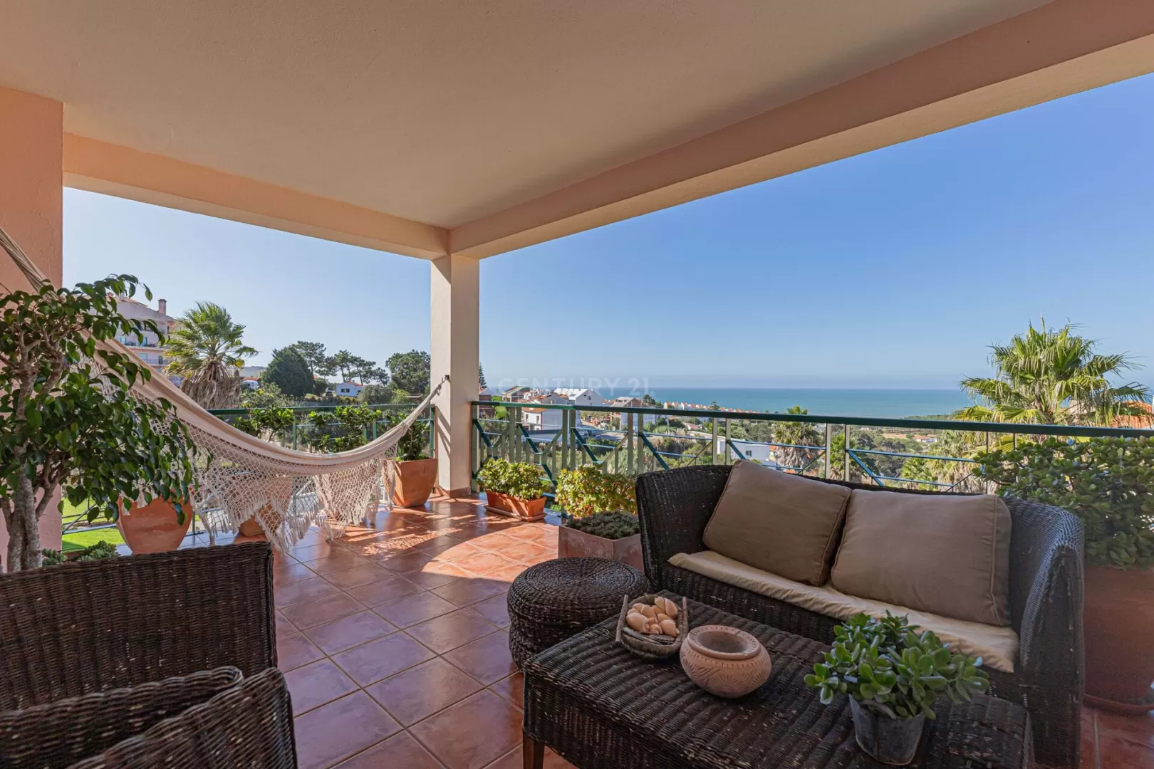 Apartamento T3 + 1 Duplex com duas varandas e vista de Mar Deslumbrante no Condomínio de Luxo Janelas da Ericeira