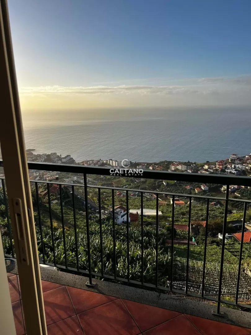 Moradia T3 em Banda ? Câmara de Lobos ? Vista Mar Deslumbrante