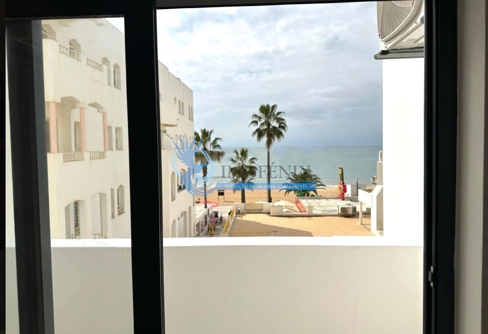 Apartamento T2 totalmente renovado com vista mar- Quarteira 