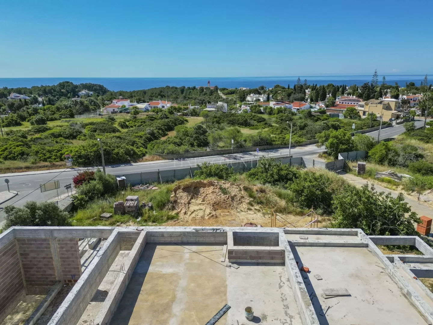 Carvoeiro ? Moradia contemporânea T5 com vista mar, piscina aquecida e garagem subterrânea