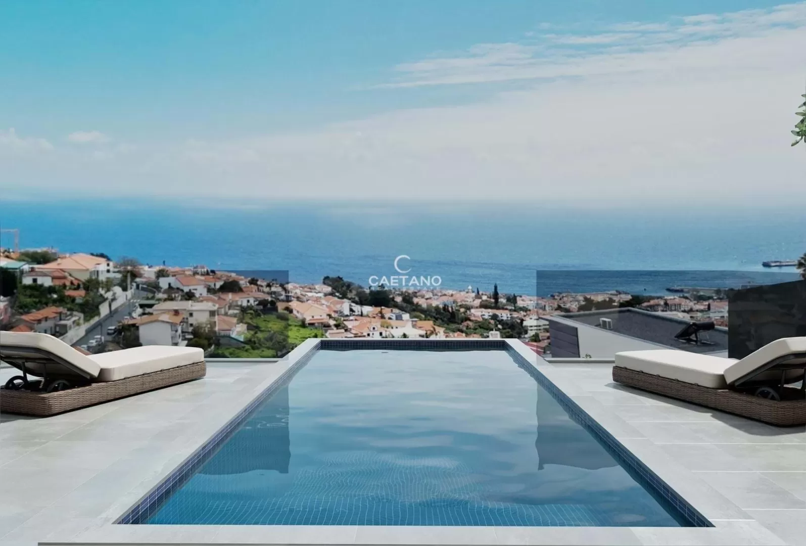 Elegância e Conforto: Moradia de Luxo T3 com Piscina e Vista Panorâmica para a Baía do Funchal"