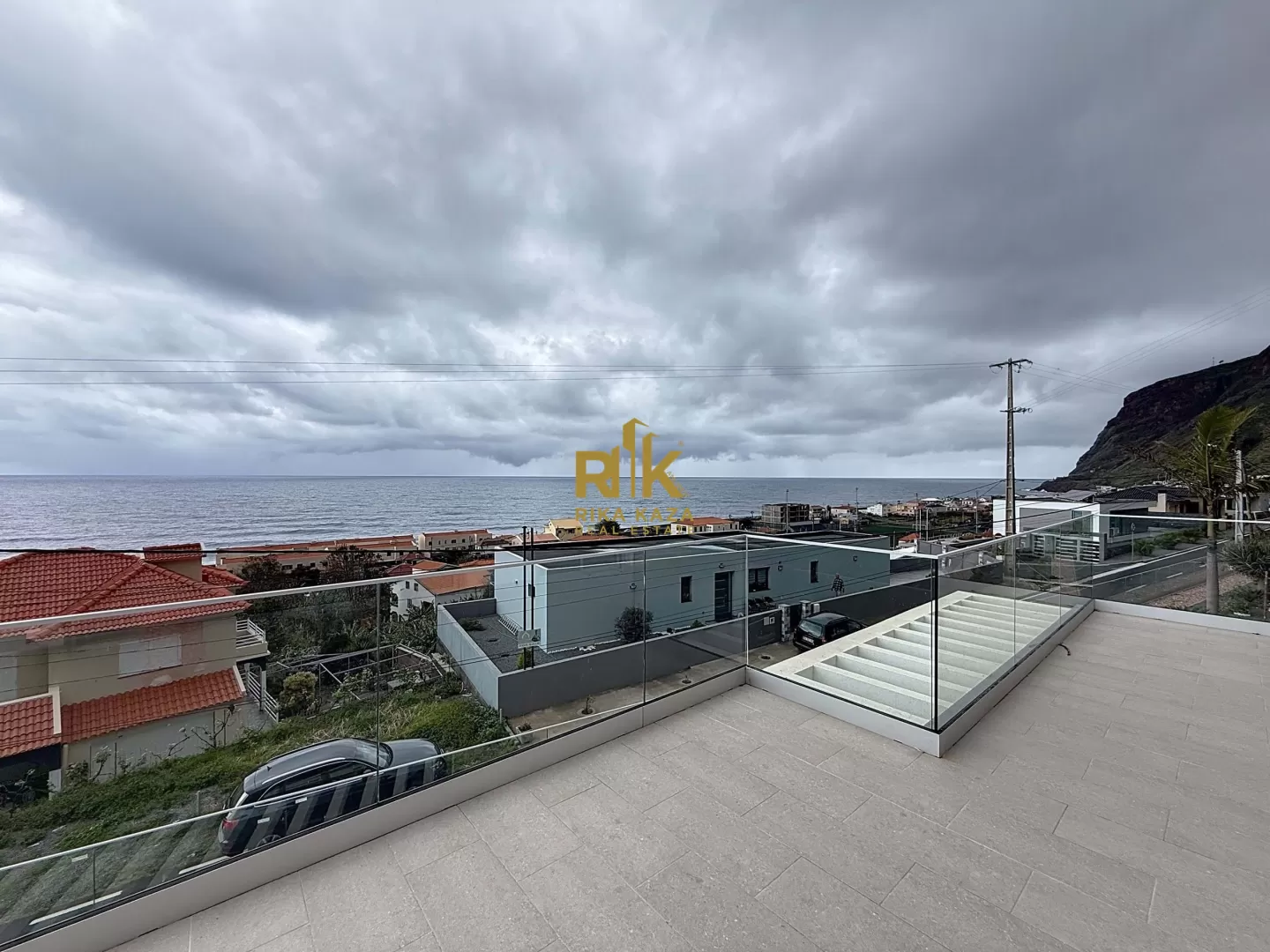 Moradia T3+1 com piscina e vista mar