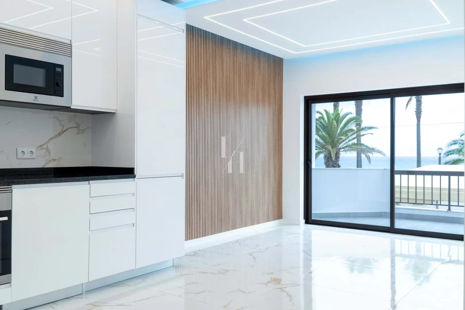 T2+1 renovado com garagem e vista mar, Quarteira