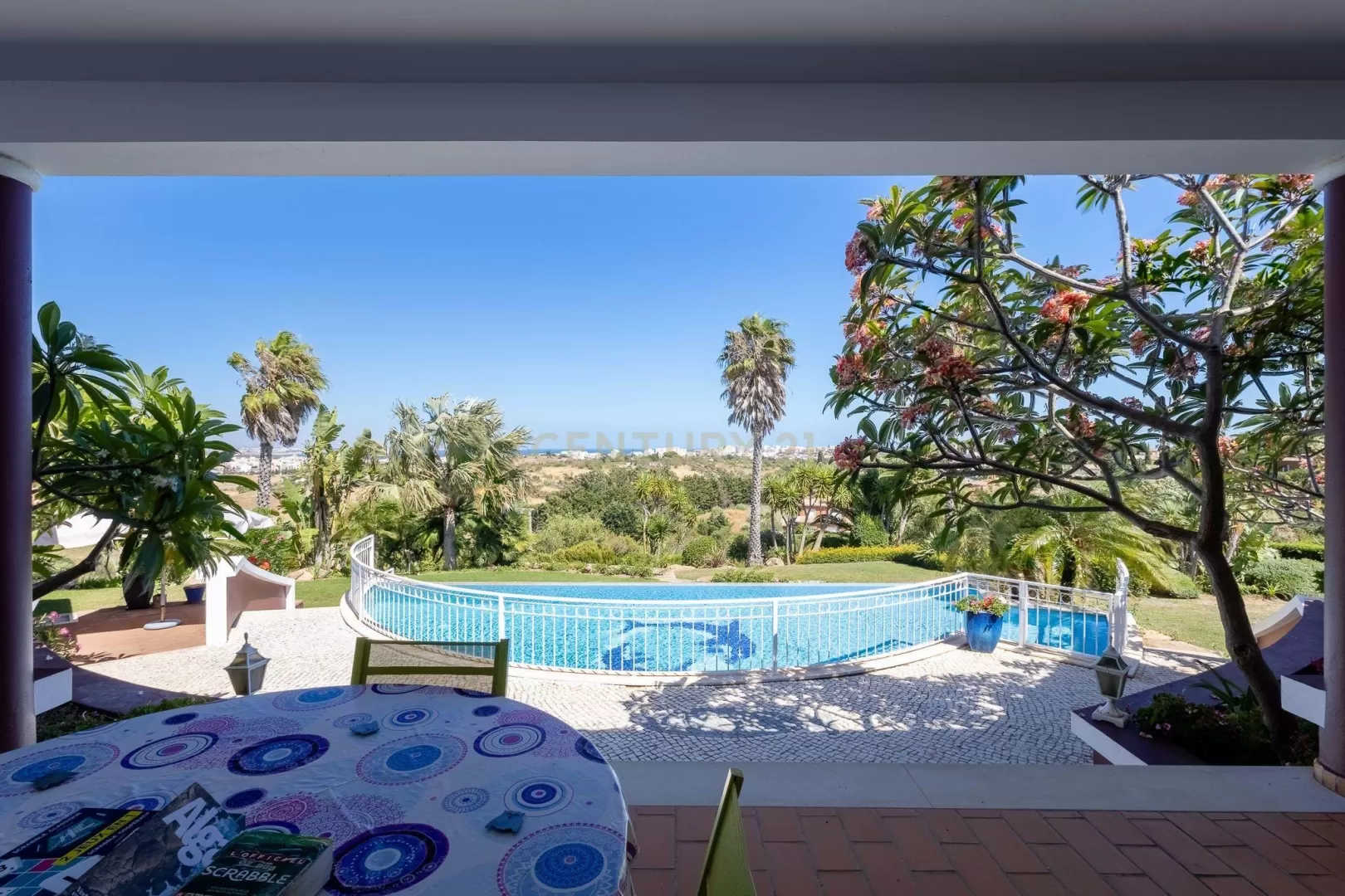 Moradia de Sonho com Vista Mar, Privacidade Total e Potencial de Negócio