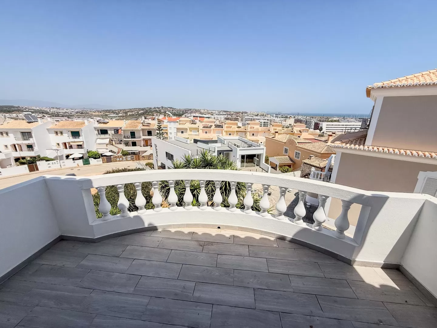 Moradia Recentemente Renovada com Vista Mar
