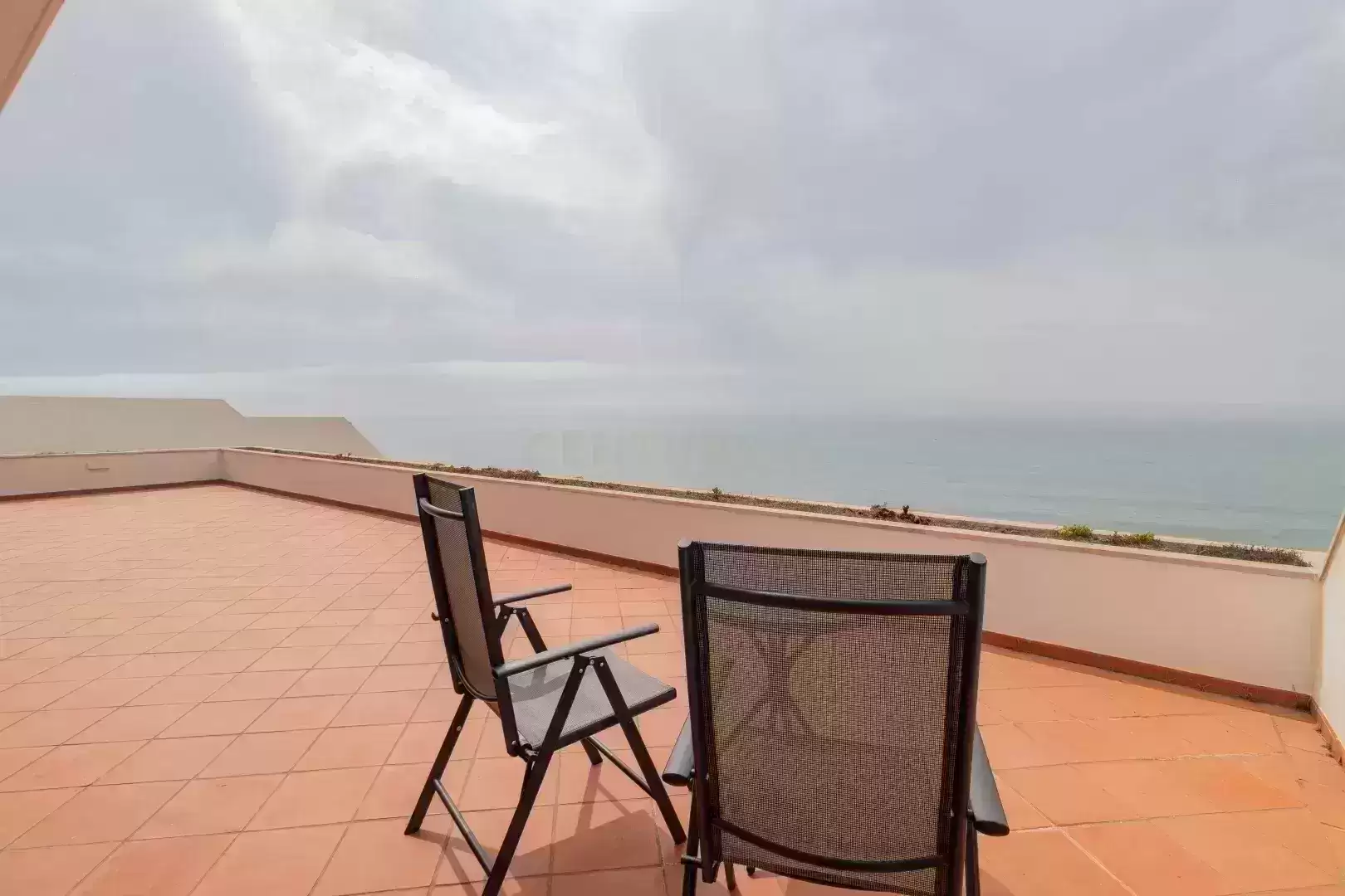 Excelente Apartamento exclusivo na 1ª Linha da Praia da Pedra do Ouro com Vista Mar Única