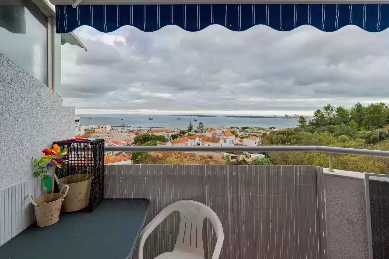 Apartamento T1 com Vista de Sonho para o Rio Sado e Serra da Arrábida 