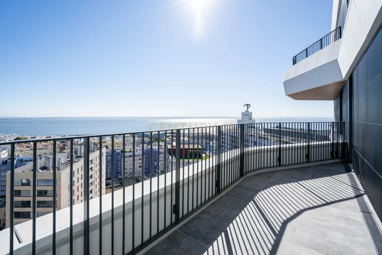 Apartamento T4 - Distrikt - Parque das Nações - Vista Frontal Rio