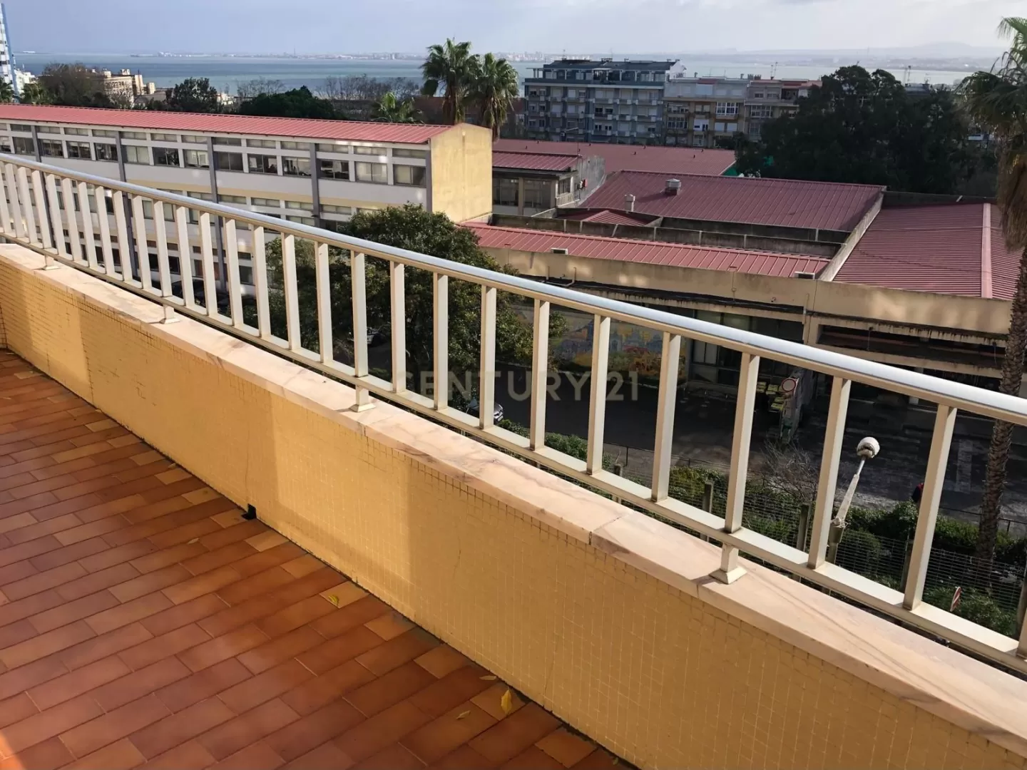 Apartamento T3 com Vista de Rio no centro de Almada
