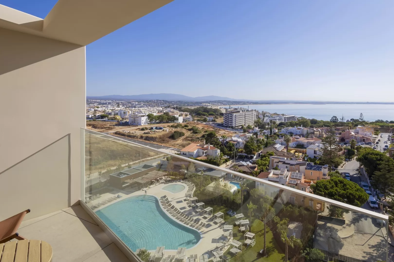Apartamento T2 Com vista Mar Perto da Praia Dona Ana 