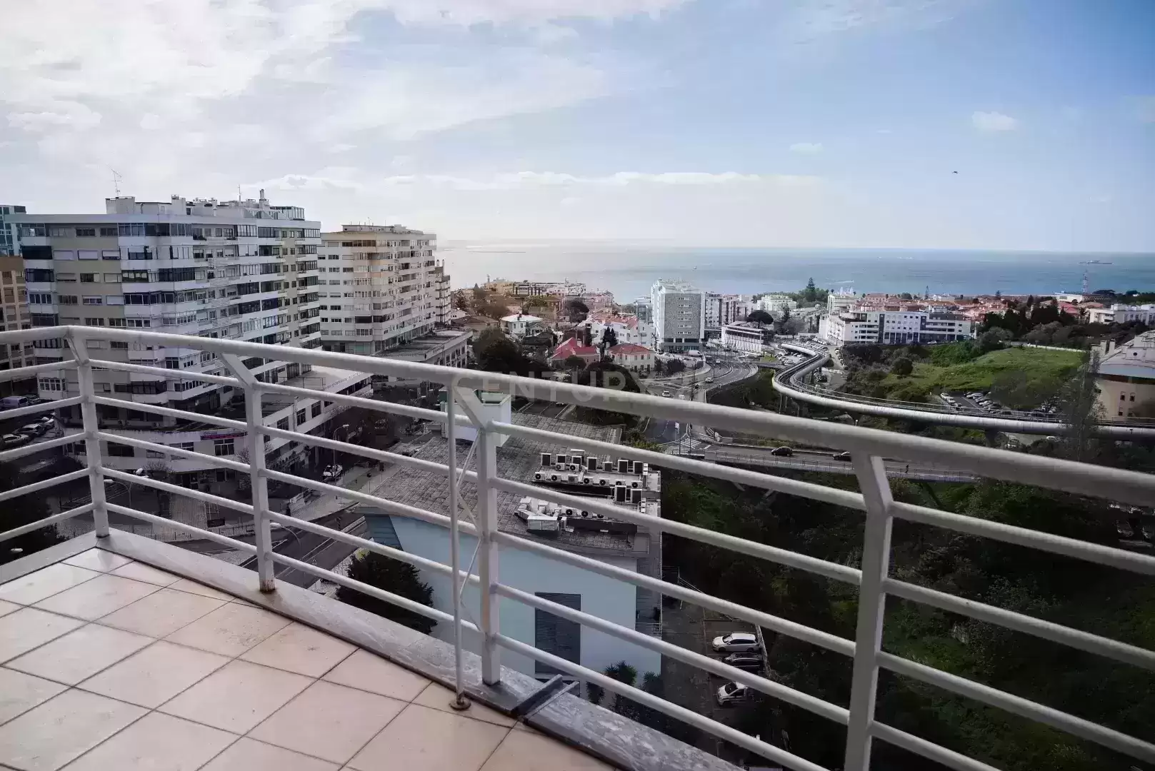 T3 com Vista Mar + Box para 2 Carros | Condomínio Privado l Paço de Arcos - Oeiras
