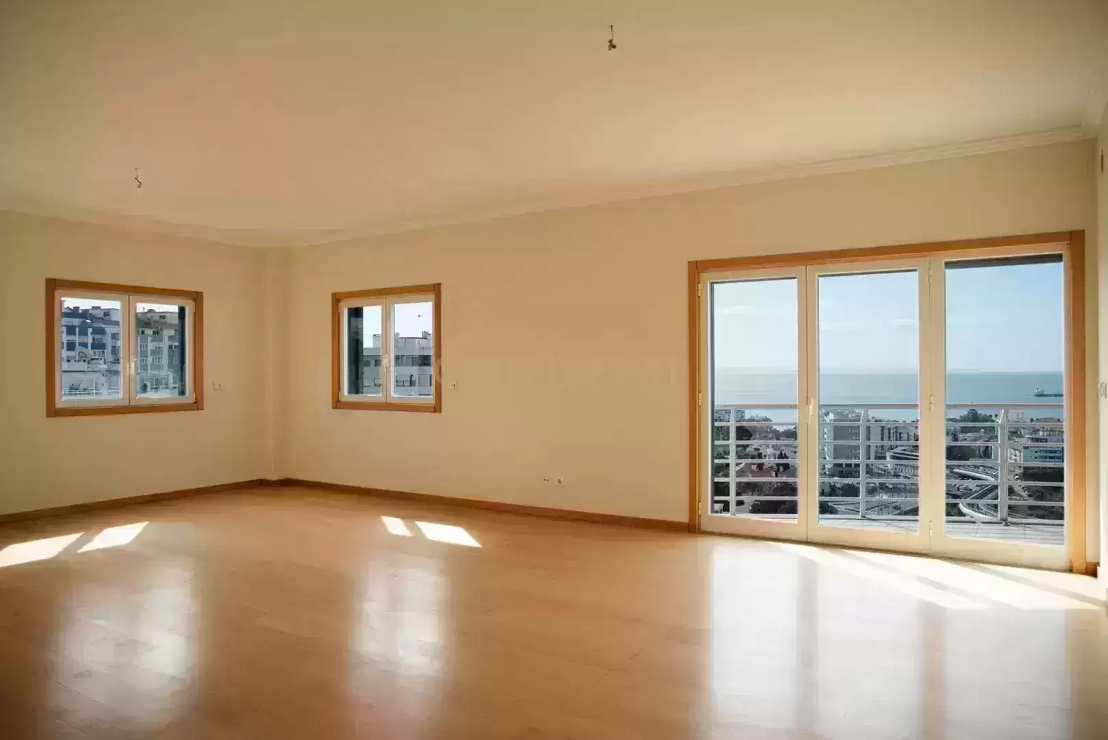 T3 com Vista Mar + Box para 2 Carros | Condomínio Privado l Paço de Arcos - Oeiras