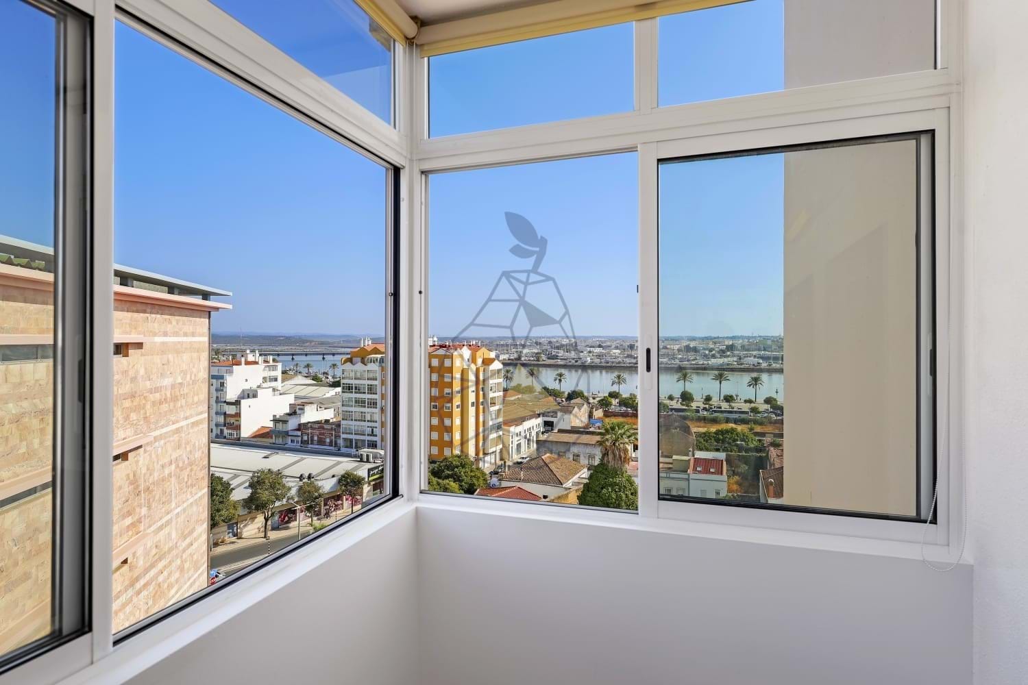 Fantástico apartamento T2+1 renovado, espaçoso e luminoso junto á Ribeirinha de Portimão 