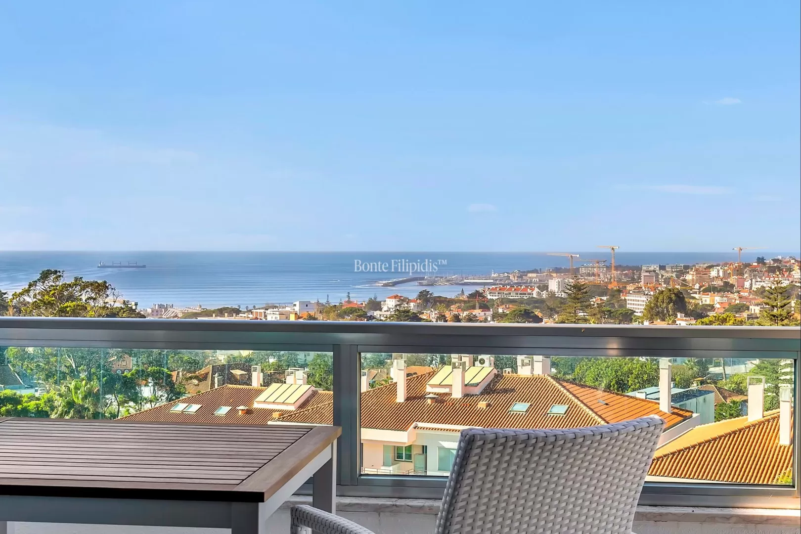 Apartamento T2 com Vista Mar e Piscina no Estoril