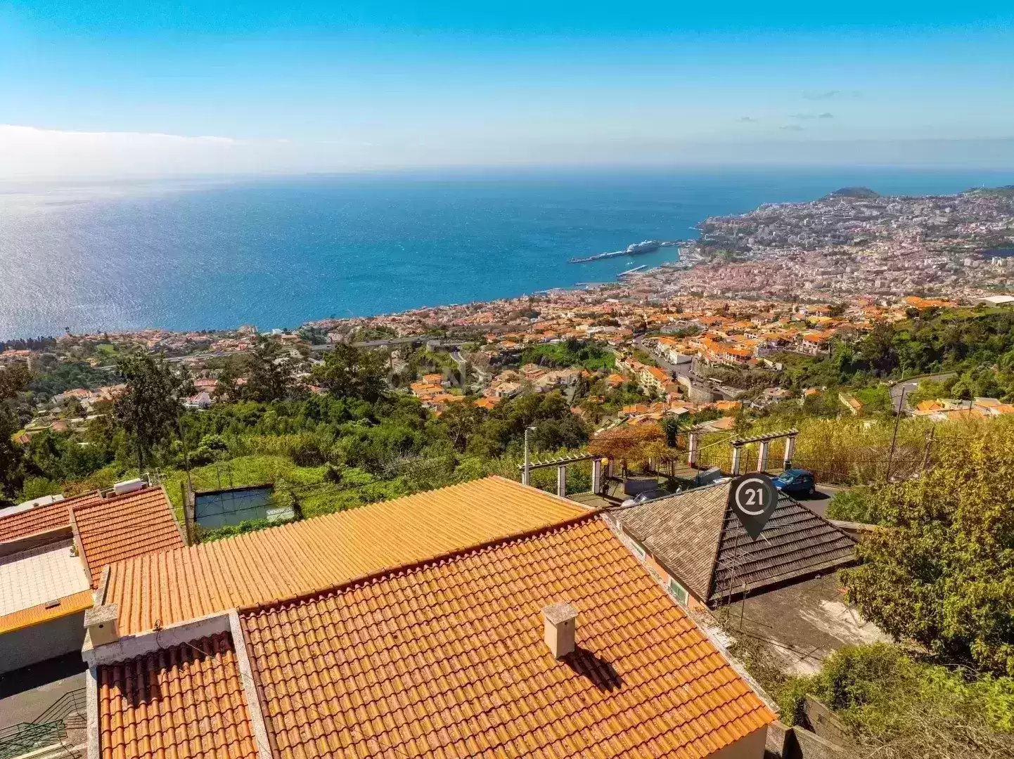 Moradia T3 Centenária em São Gonçalo com Vista sobre o Funchal
