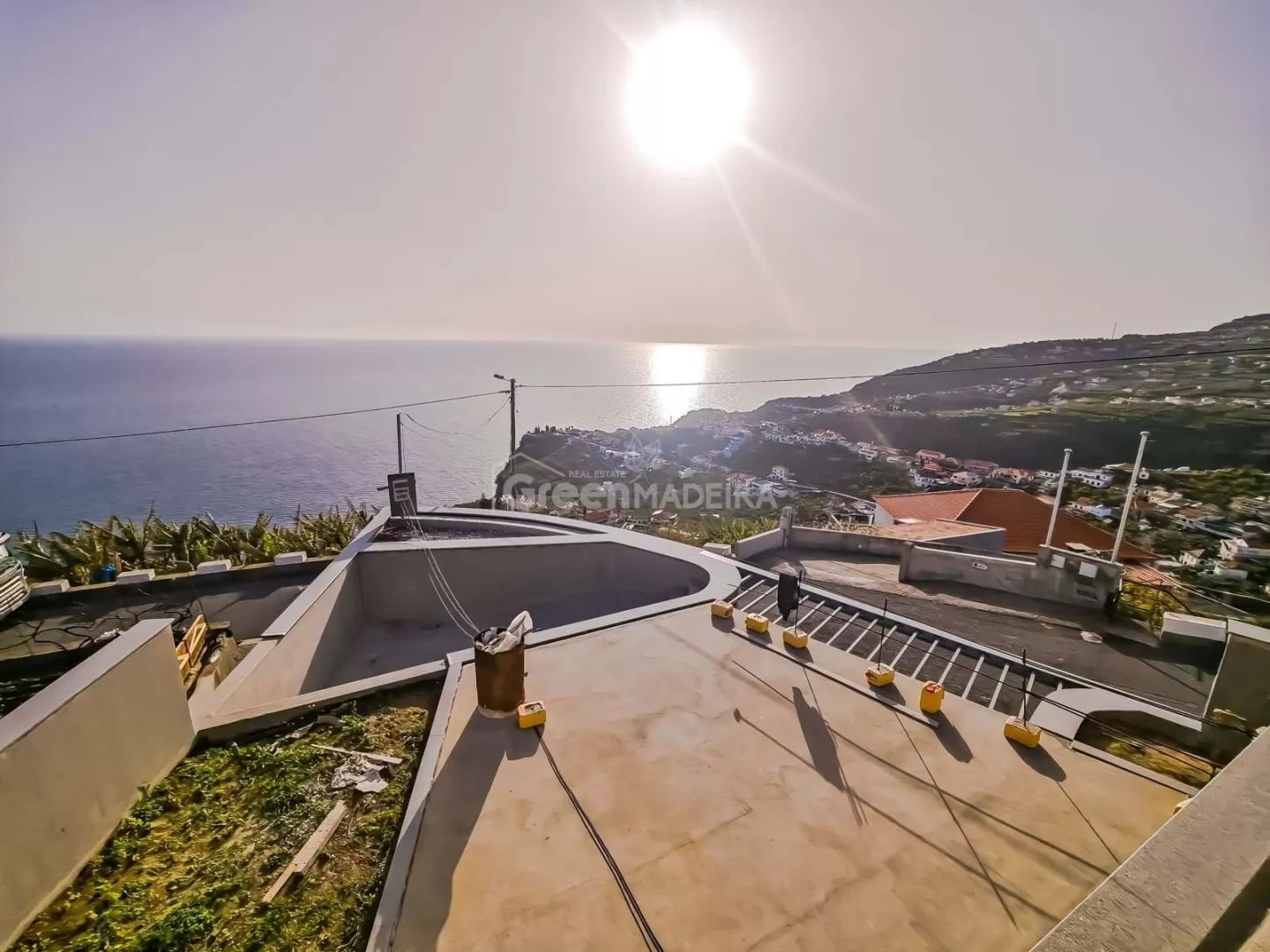 Moradia T4 de Luxo na Ponta do Sol: Um Refúgio de Elegância e Conforto