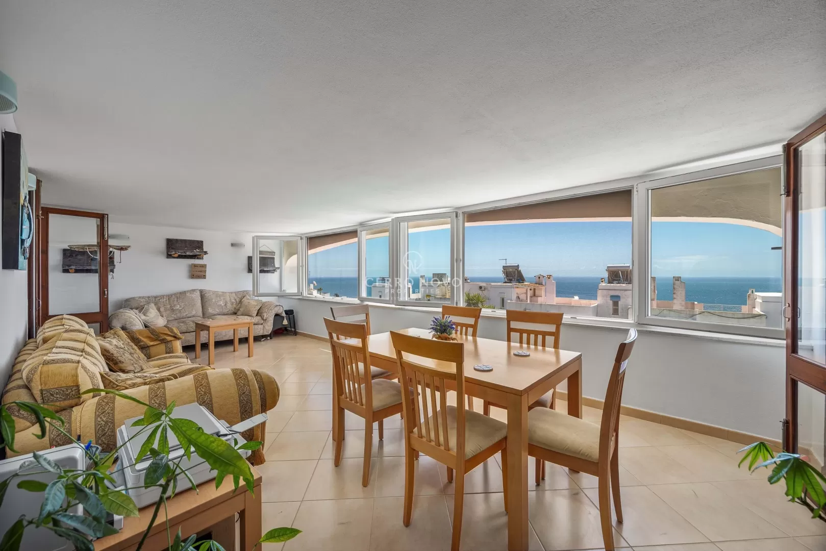 Apartamento T3 extremamente espaçoso numa zona calma com vista mar 